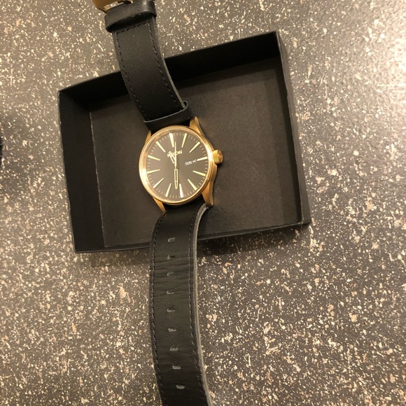 Nixon Sentry Leather Watch - Picture 5 of 5